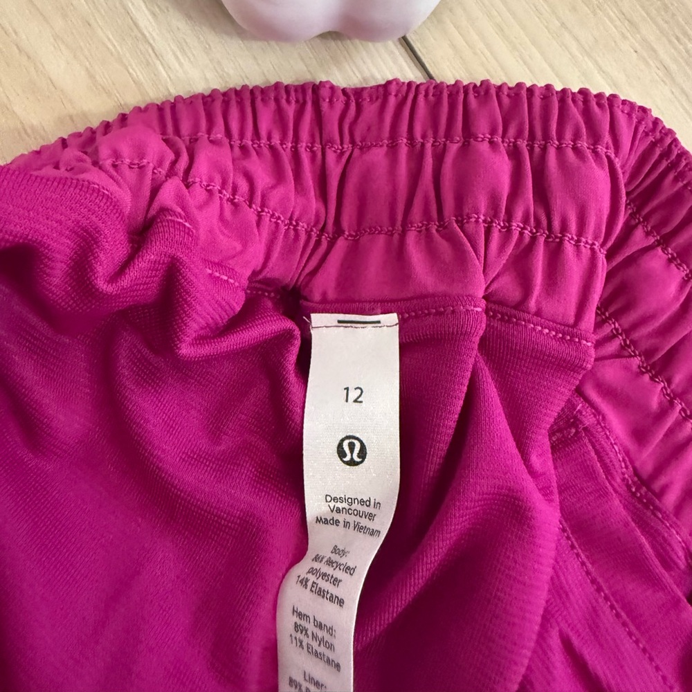 Lululemon Hotty Hot LR Shorts 2.5” Ripened Raspberry Size 12 NWT - Picture 10 of 10